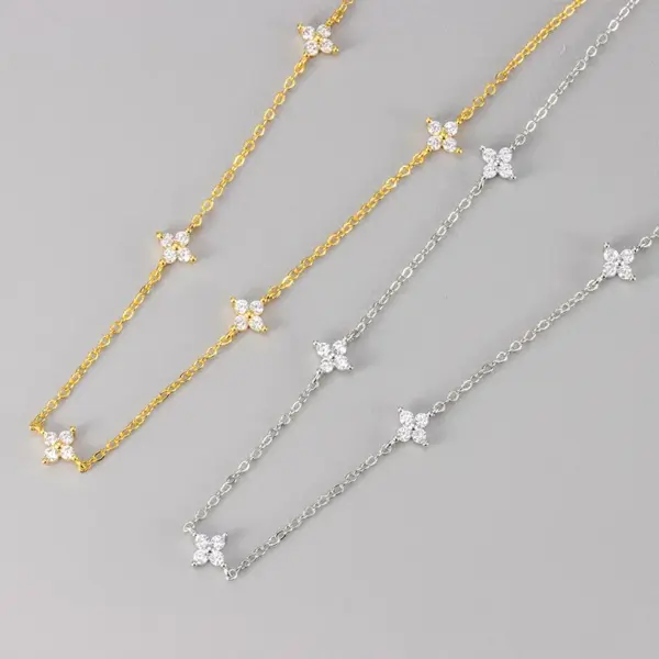 Wholesale Four-leaf Clover Gypsophila Necklace Foreign Trade Hot-selling Explosive Temperament Daily Commute All-match Clavicle Chain