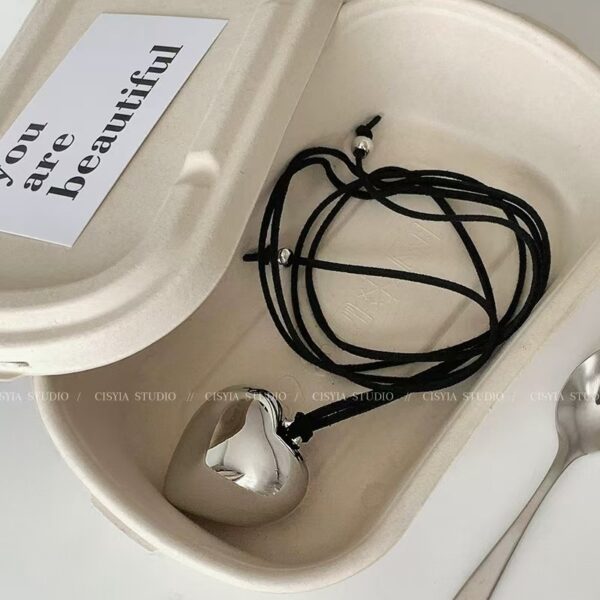 Wholesale South Korea fever love pendant necklace female high sense small long sweater chain explosion autumn and winter accessories