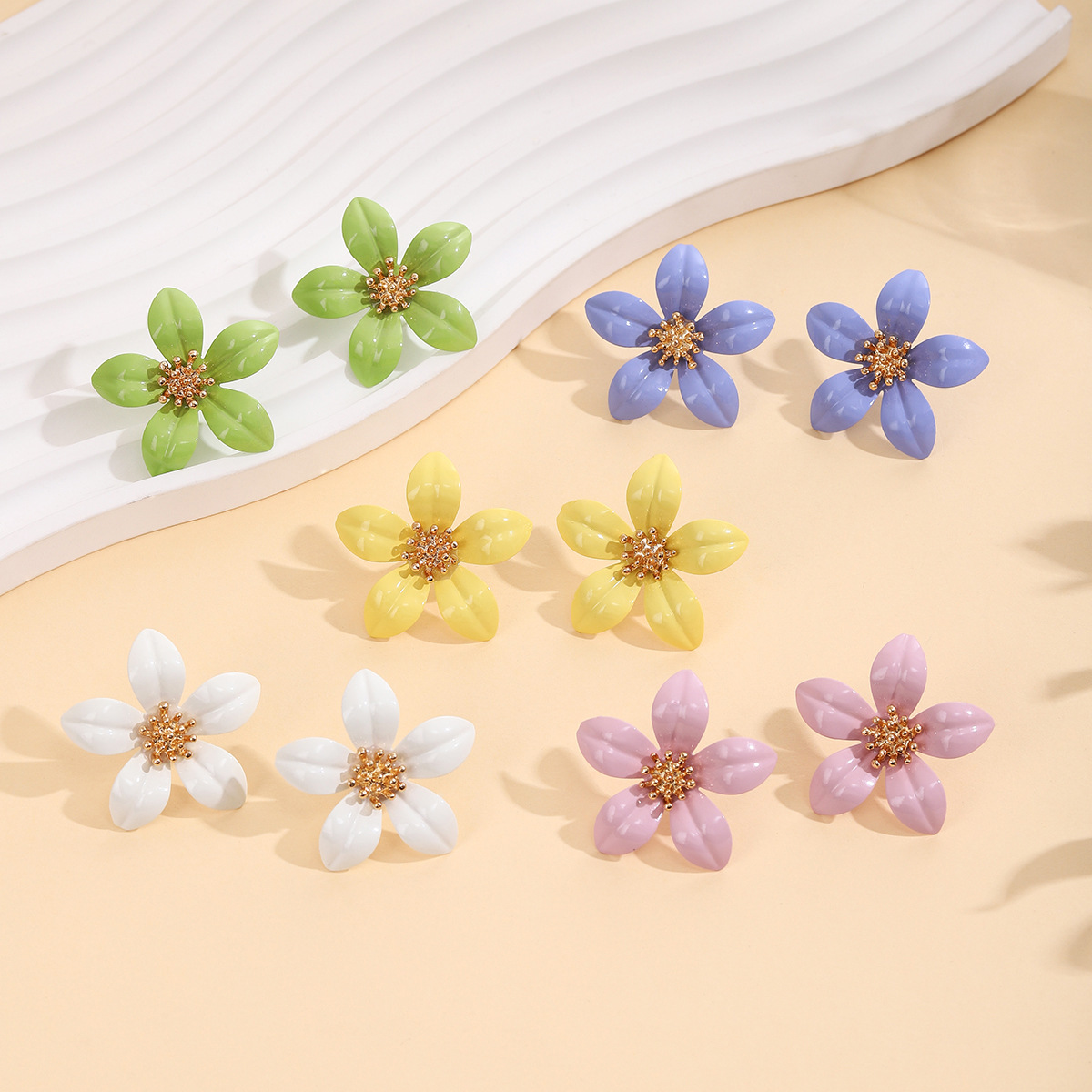 Wholesale 925 Sier Needle Spring and Summer New Arrival Flower Earrings Women's Sweet Girly Elegant Metal Spray-painted Five-leaf Flower Stud Earrings