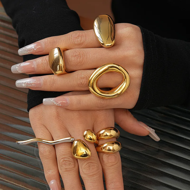 Wholesale Titanium Steel Oval Ring Exaggerated Luxury Sensation Geometric Pattern Hand Jewelry For Women Style