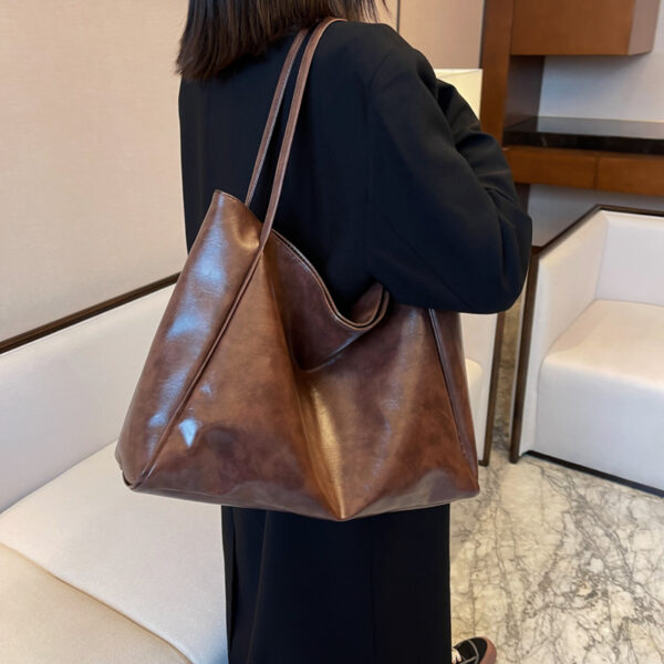 oly-4353c487594549476599fa008ec1a1fe Wholesale Tote Bag Women's Bag Autumn and Winter Japanese/Korean Large Capacity Soft Leather Shoulder Bag Retro Casual rtable Bucket Bag