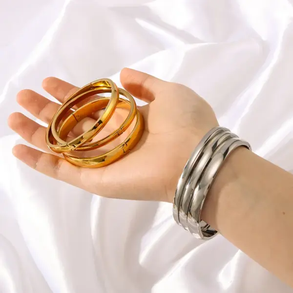 Wholesale 304 Stainless Steel Round Oval PVD Coated 18K Gold 18K Real Gold Plated Real Gold Plated Simple Style Waterproof Non Tarnish Polishing Gold Silver Bangle