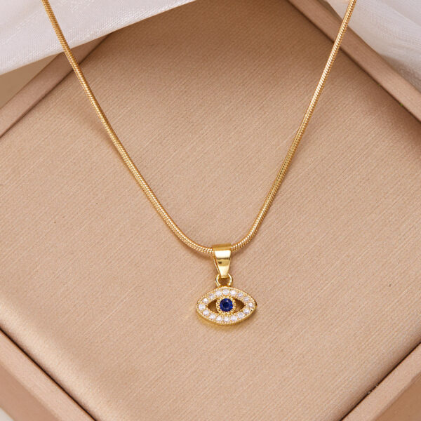 Wholesale Europe and the United States cross-border new blue eyes necklace fashion diamond devil's eye pendant necklace clavicle chain wholesale women