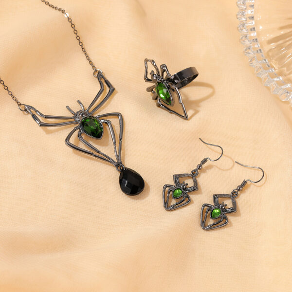 Wholesale Jewelry personality exaggerated three-piece necklace earrings ring vintage emerald suit accessories