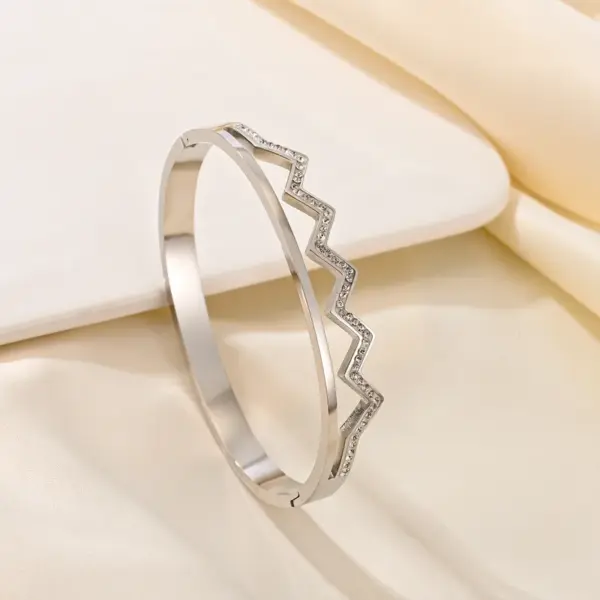 304 Stainless Steel Solid Color PVD Coated Rhinestones 18K Real Gold Plated Elegant Romantic Waterproof Non Tarnish Inlay Gold Sier Bangle