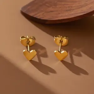 E033-Little Heart-Earrings- Gold