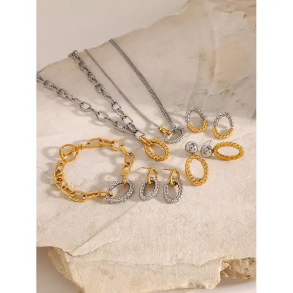 Wholesale 304 Stainless Steel Geometric PVD Coated 18K Real Gold Plated Real Gold Plated Simple Style Classic Style Waterproof Non Tarnish Cuban Link Chain Curb Chain Jewelry Set