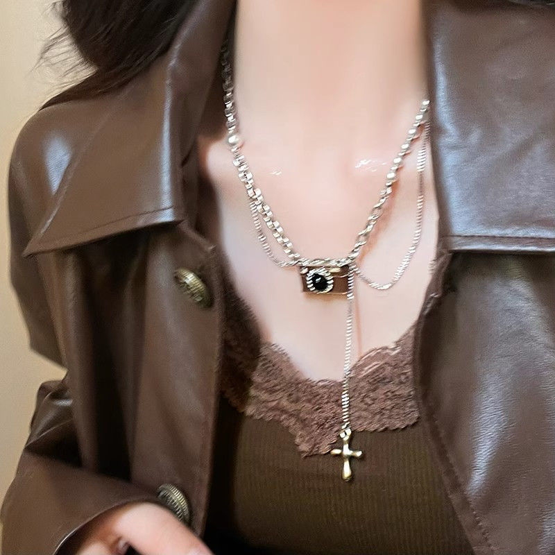 Wholesale Simple Retro Camera Necklace Aessories Women's Collarbone Chain High Design Niche Necklace 2024 New Jewelry