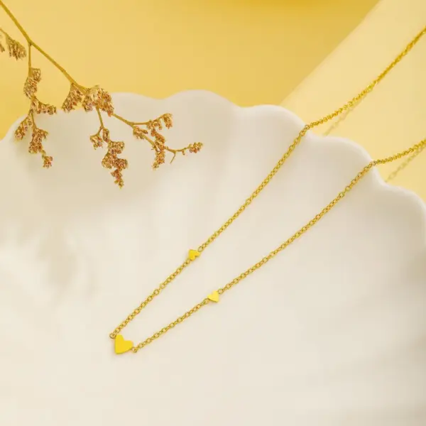 PVD Coated Real Gold Plated 18K Gold Dog Heart Shape Titanium Steel Vintage Style Waterproof Non Tarnish 304 Stainless Steel Pendant Necklace