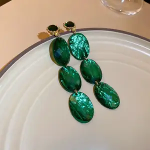 41# Silver Needle-Green Diamond Oval