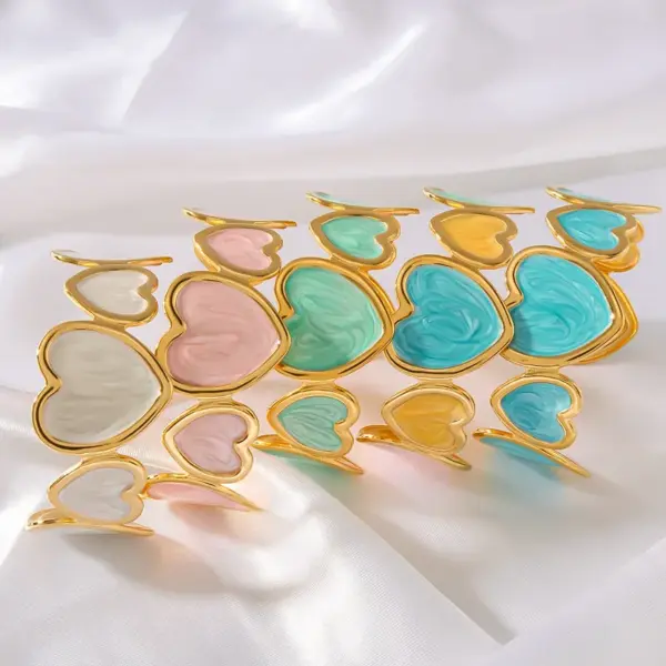 PVD Coated 18K Gold Real Gold Plated C Shape Heart Shape 304 Stainless Steel Classic Style Waterproof Non Tarnish 304 Stainless Steel Cu Bracelets