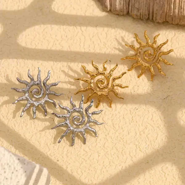 Wholesale PVD Coated Real Gold Plated Sun Spiral 304 Stainless Steel Vintage Style Classic Style Waterproof Non Tarnish Pendant Earrings