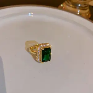 Rings-Green Diamond Crystal