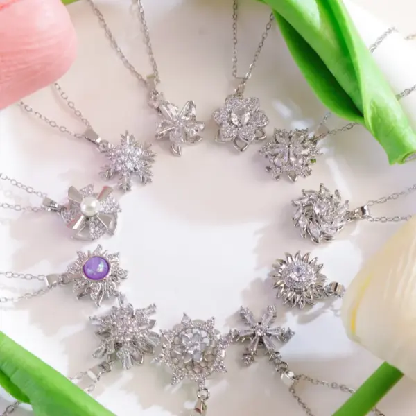 Titanium Steel Flower Rotating Necklace Women's Fashion Accessory Unique Design Sensation Versatile Match Sweet Style Jewelry