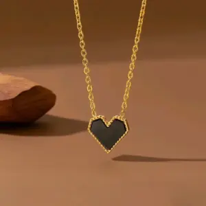 X0183-Black Shell Heart Necklace - Gold