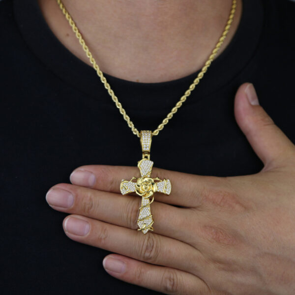 Wholesale New Xiyin Europe and the United States cross-border jewelry cross pendant personalized creative rose hip-hop men's necklace