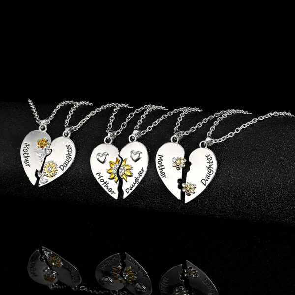 Wholesale Cross-border Hot Mother's Day Necklace Mother and Daughter Moon Love Heart-shaped Pendant Personalized Creative MOM Clavicle Chain Jewelry