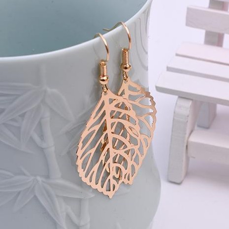 Wholesale B033 Europe and the United States popular new leaf pendant earrings long women's fashion temperament retro simple earrings