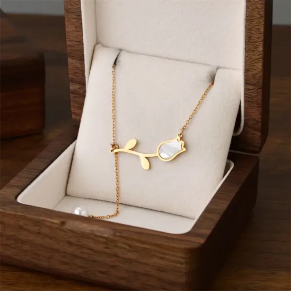 Wholesale [Whole Body Titanium Steel] Tulip Pearl Pendant Necklace Light Luxury Classic Style Necklace