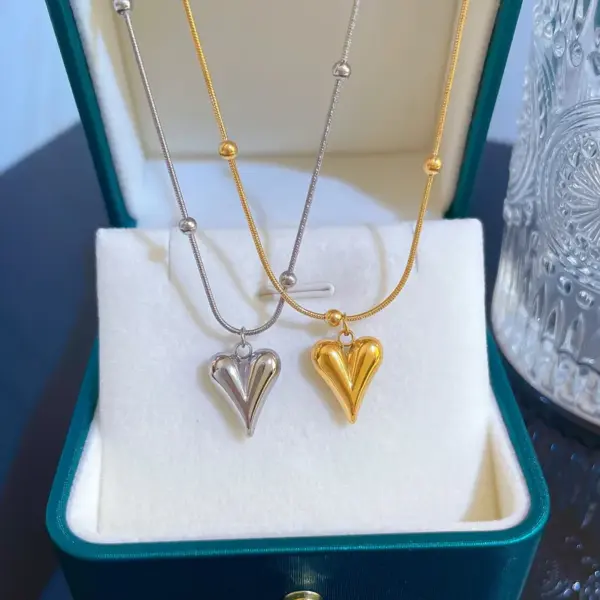 Wholesale PVD Coated Real Gold Plated Heart Shape Titanium Steel Modern Style Waterproof Non Tarnish Titanium Steel Pendant Necklace
