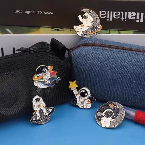 oly-45c8ca282f453733b4d554aa042af808 Wholesale Astronaut Brooch Cute Space Planet Astronaut Metal Brooch