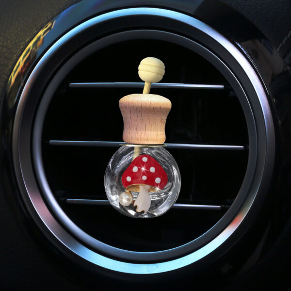 Wholesale Car Air Outlet Perfume BBottle Mushroom Aromatherapy Essential Oil Glass Decorative Empty Bottle Volatile Fragrance Decorative Ornaments
