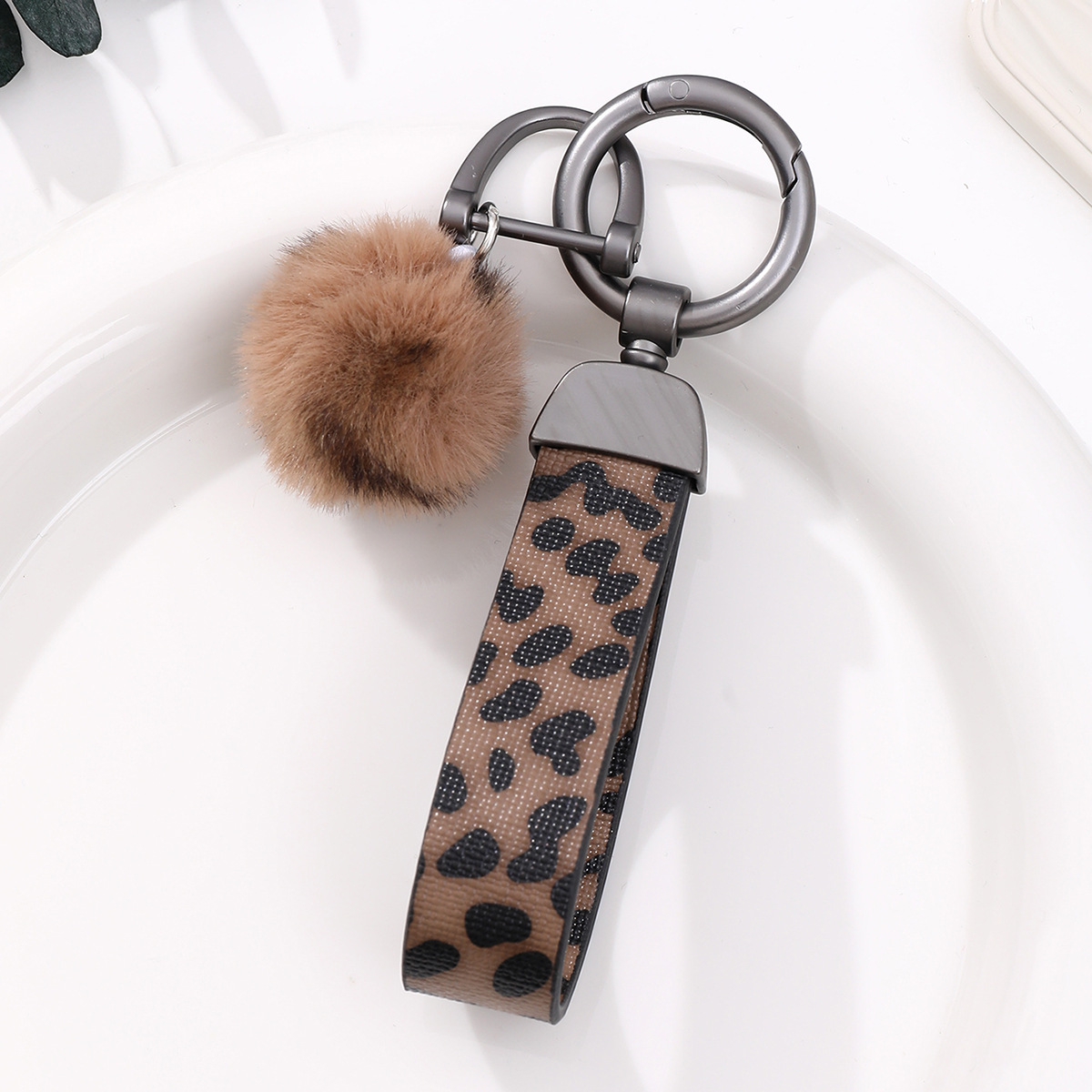 Wholesale Western cowboy style leopard print leather keychain bag charm plush m-m water bottle rope