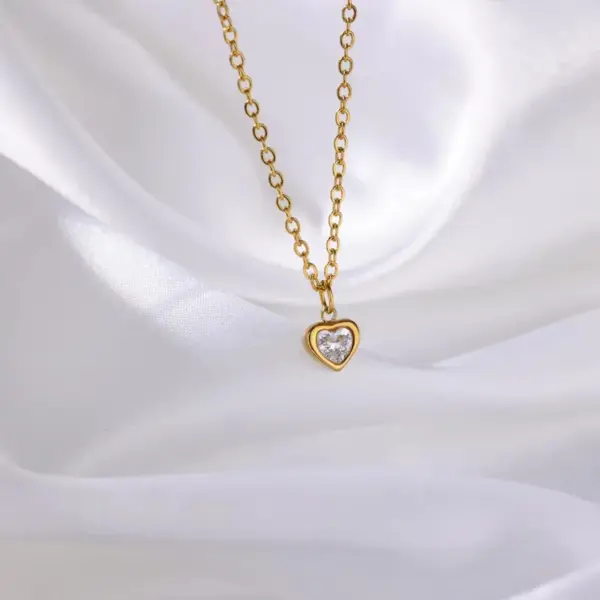 Wholesale PVD Coated Real Gold Plated Heart Shape Titanium Steel Classic Style Commute Waterproof Non Tarnish Titanium Steel Lobster Trigger Clasp Closure Pendant Necklace