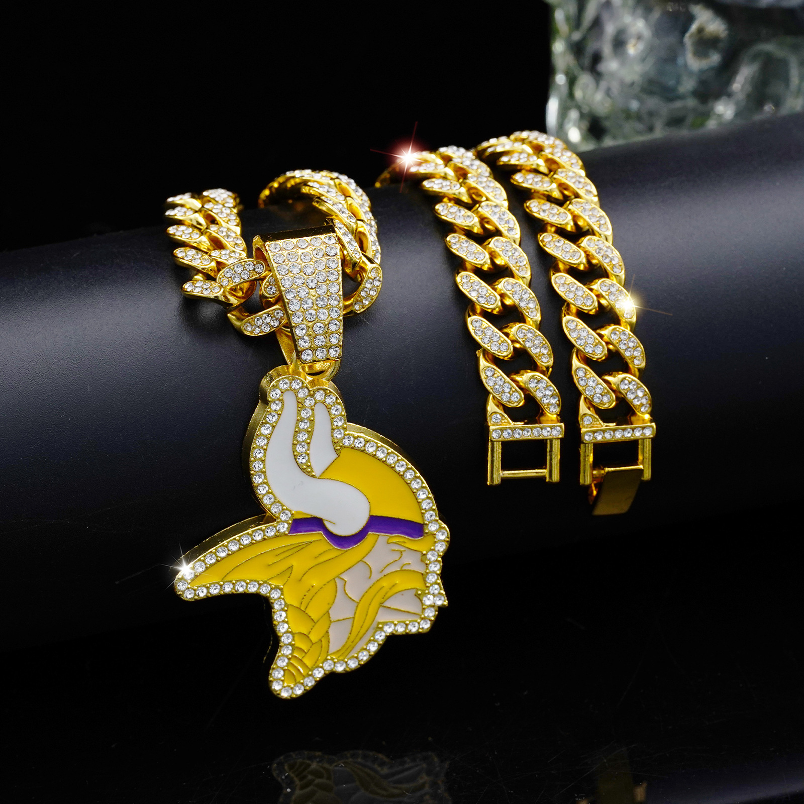Wholesale European and American Jewelry Fashion Yellow and White ipping Oil Viking Team Logo Pendant Single Pendant Personalized Full Diamond Hip-Hop