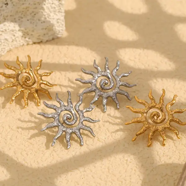 Wholesale PVD Coated Real Gold Plated Sun Spiral 304 Stainless Steel Vintage Style Classic Style Waterproof Non Tarnish Pendant Earrings