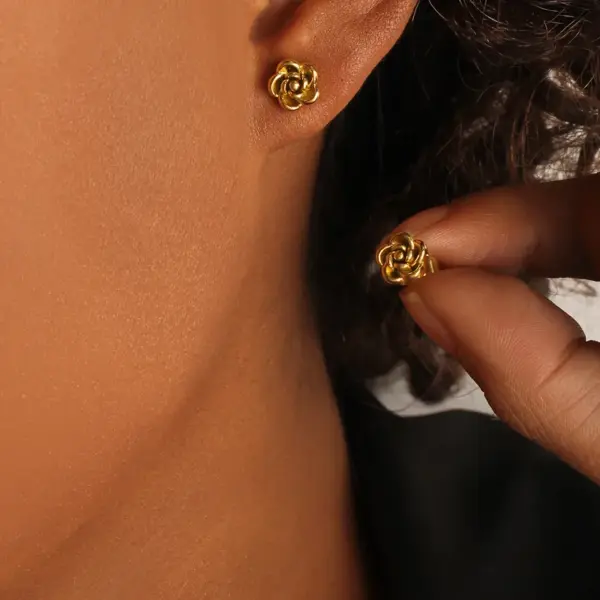 Wholesale 304 Stainless Steel Rose Flower PVD Coated 18K Gold Real Gold Plated French Style IG Style Waterproof Non Tarnish Gold Silver Ear Studs