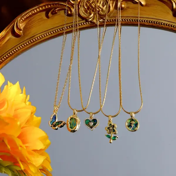 304 Stainless Steel Heart Shape Flower Butterfly PVD Coated Zircon Abalone Shell 18K Gold Plated Simple Style Commute Inlay Gold Pendant Necklace