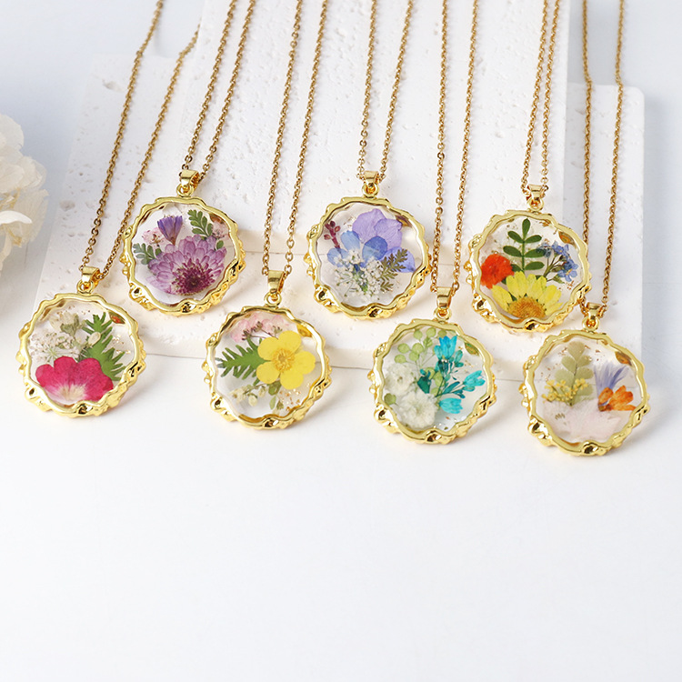 Wholesale Aiwei Light Luxury Month Flower Real Flower Necklace Holiday Gift Flower Resin Crafts Elegant Preserved Flower Ornaments