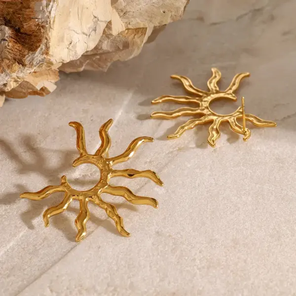 PVD Coated Real Gold Plated Sun 304 Stainless Steel Simple Style Classic Style Waterproof Non Tarnish Ear Studs