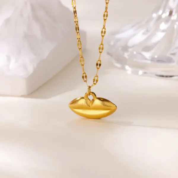 Wholesale 18K Gold Plated 304 Stainless Steel Vacuum Electroplated Zircon Cross Lip Crab Spider Electroplated Cable Chain/Cross Chain/O Chain Pendant Necklace Unisex Party Holiday Gift