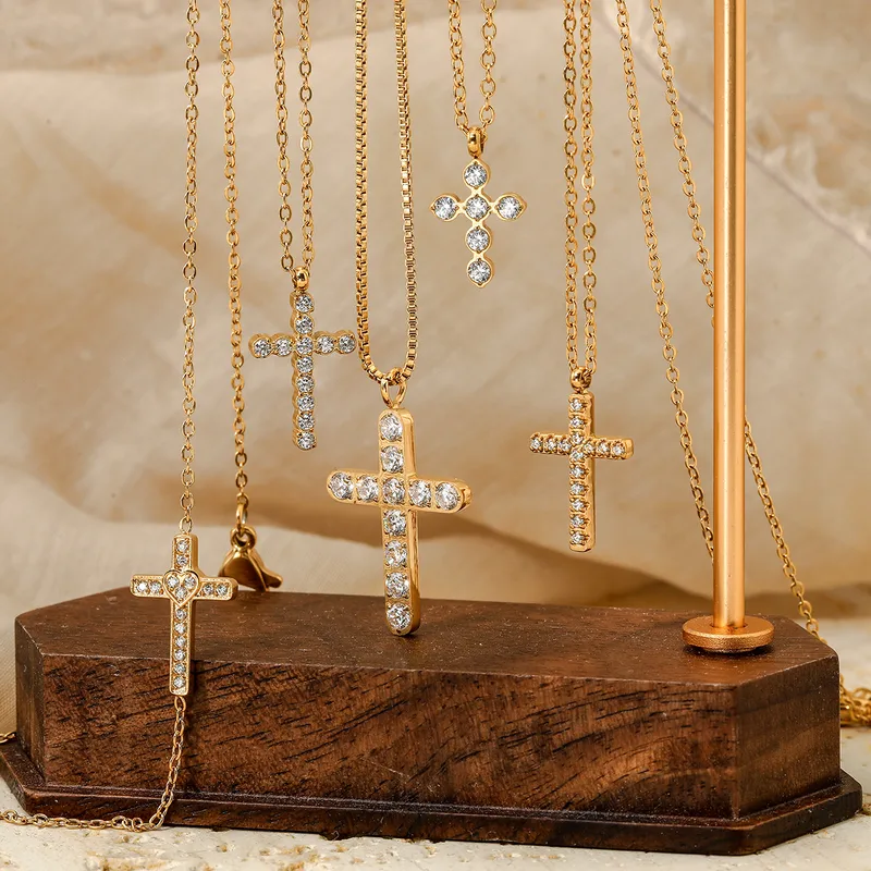 Wholesale PVD Coated Real Gold Plated 16K Gold White Gold Plated Cross 304 Stainless Steel Modern Style Artistic Waterproof Non Tarnish 304 Stainless Steel Necklace