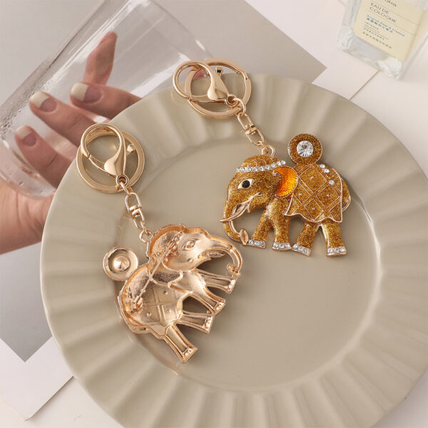 Wholesale Retro Color Diamond-encrusted Elephant Car Keychain Metal Animal Bag Pendant Key Chain Small Gift