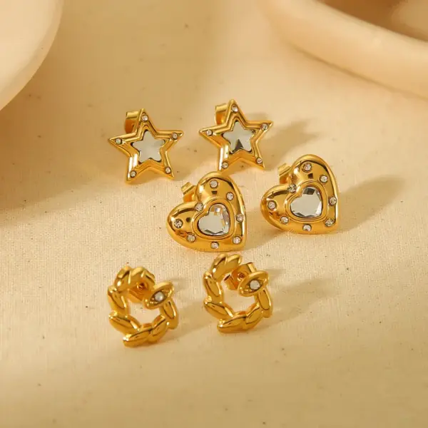 Wholesale PVD Coated Real Gold Plated Star Heart Shape 304 Stainless Steel Simple Style Commute Waterproof Non Tarnish Ear Studs