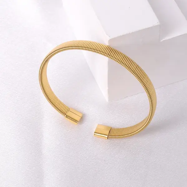 Real Gold Plated 304 Stainless Steel PVD Coated Solid Color Waterproof Non Tarnish Braid Bangle