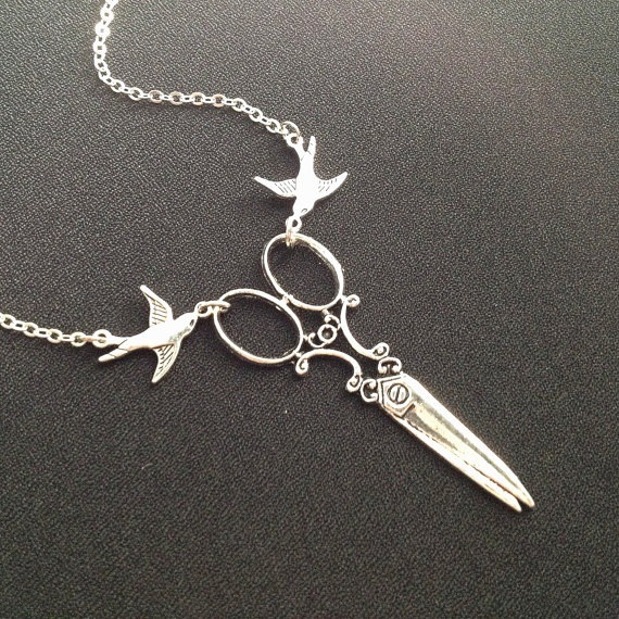 Wholesale Cross-border foreign trade new Gothic steampunk women's big swallow scissors pendant necklace factory direct
