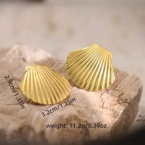 Wholesale 201 Stainless Steel 304 Stainless Steel Geometric Heart Shape Shell Electroplating Stone-Free Golden Plated Elegant Classic Style Streetwear Ear Studs