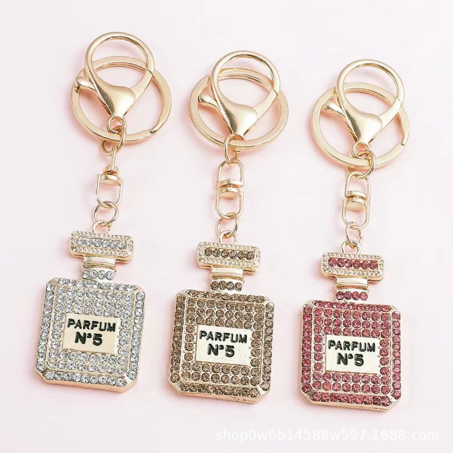 Wholesale Exquisite Crystal Perfume Bottle Small Gift Auto Aessories Rhinestone Keychain Creative Pendant Keychain Bag Pendant