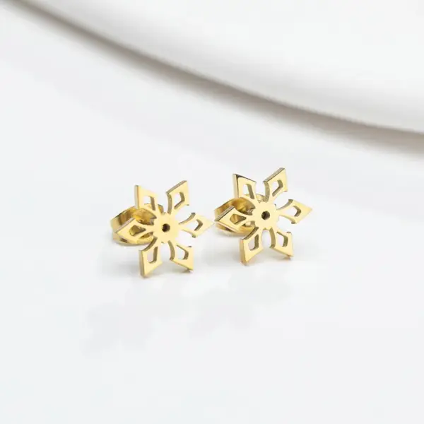 Wholesale PVD Coated 18K Gold Real Gold Plated Snowflake 304 Stainless Steel Simple Style Waterproof Non Tarnish Ear Studs
