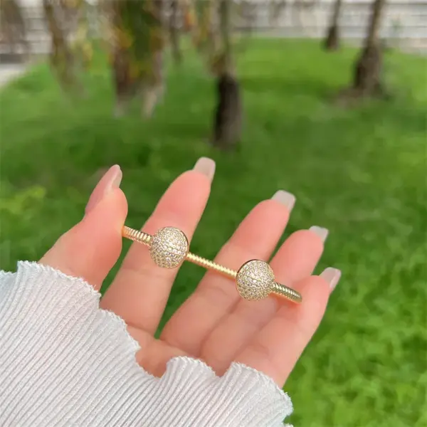 Wholesale Multi-Style Copper Plating 18K Gold Round Inlaid Full Rhinestone Zircon Bracelet Fashion High-End Suitable For Daily Wear Valentine's Day Gift