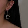 Wholesale New niche design hollow Thorn peach heart earrings High sense couple's men's and women's ear buckle