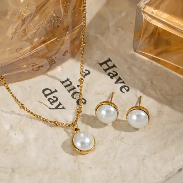 Wholesale Elegant Pearl Necklace And Earring Set For Women Stainless Steel Non-Fading Luxury Jewelry Accessories Suitable For All Seasons