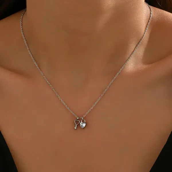 Fashionable Sweet Heart/Key Necklace For Women Suitable For Daily Dates Or Anniversaries Men Can Also Give It As A Gift To Their Wives