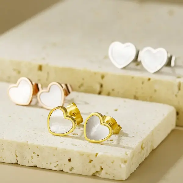 304 Stainless Steel Heart Shape PVD Coated 18K Real Gold Plated Simple Style Waterproof Non Tarnish Ear Studs