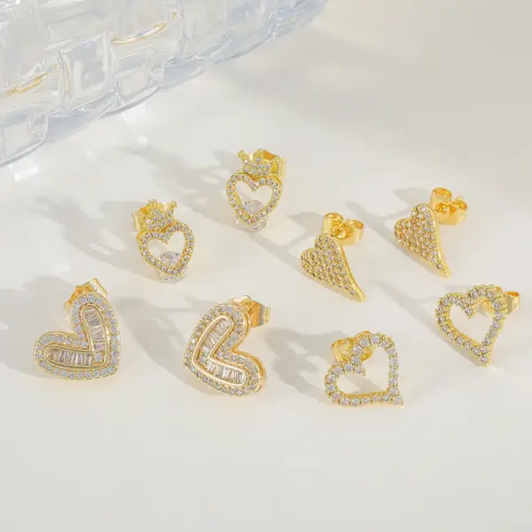 1 Pair Casual Elegant Shiny Heart Shape Crown Inlay Copper Zircon Imitation Gold Ear Studs