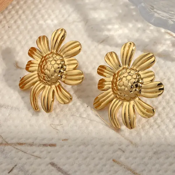 Wholesale Electroplating Golden Plated Sunflower Leaves Flower 304 Stainless Steel Casual Simple Style Polishing Plating Earrings